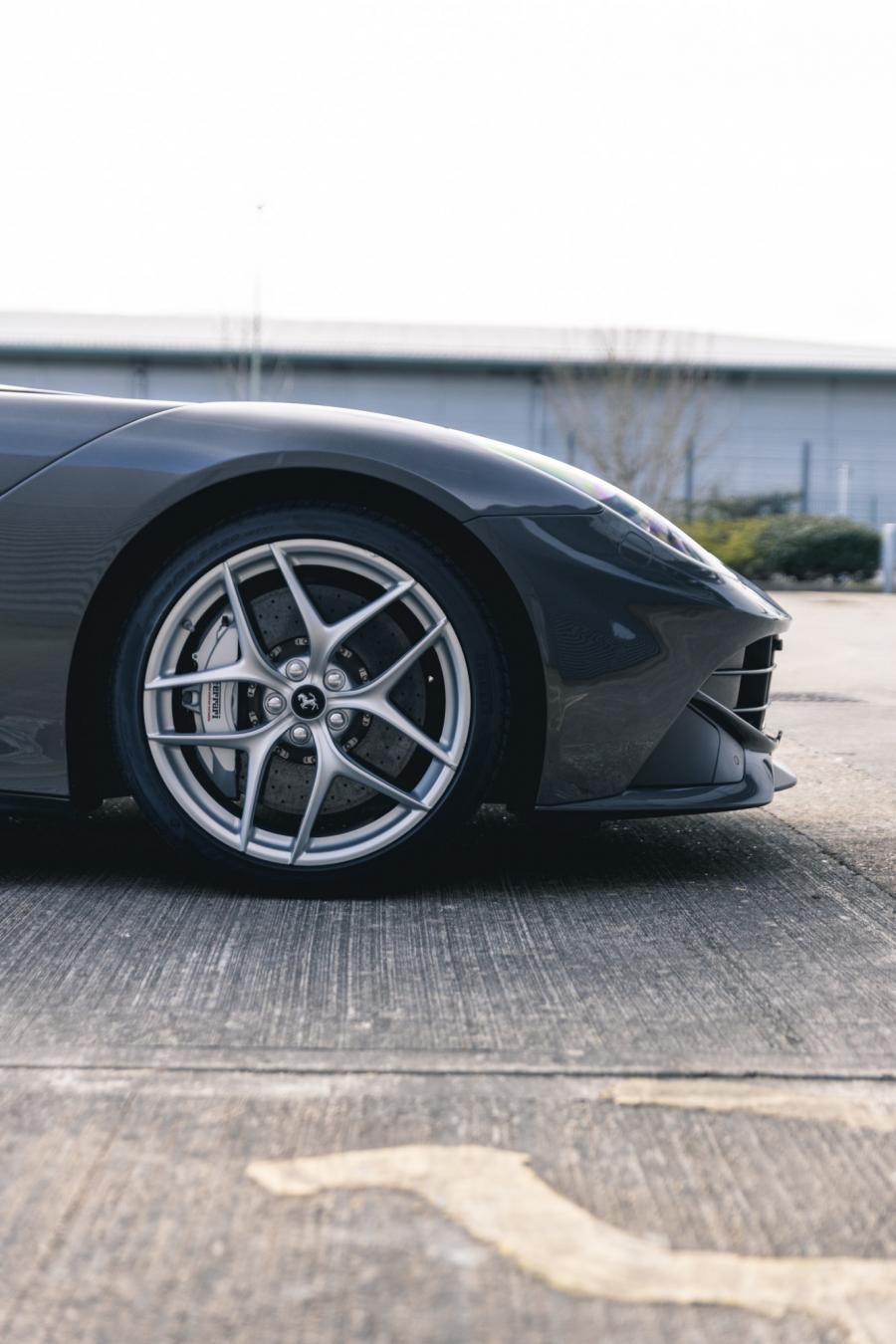 Детали экстерьера Ferrari F12berlinetta 2014 года  (UK) (фото 213 из 276)